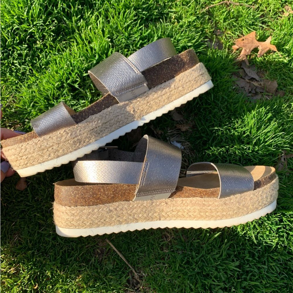 New Directions Metallic Lauren Flatform Platform Sling Sandals Size 8.5